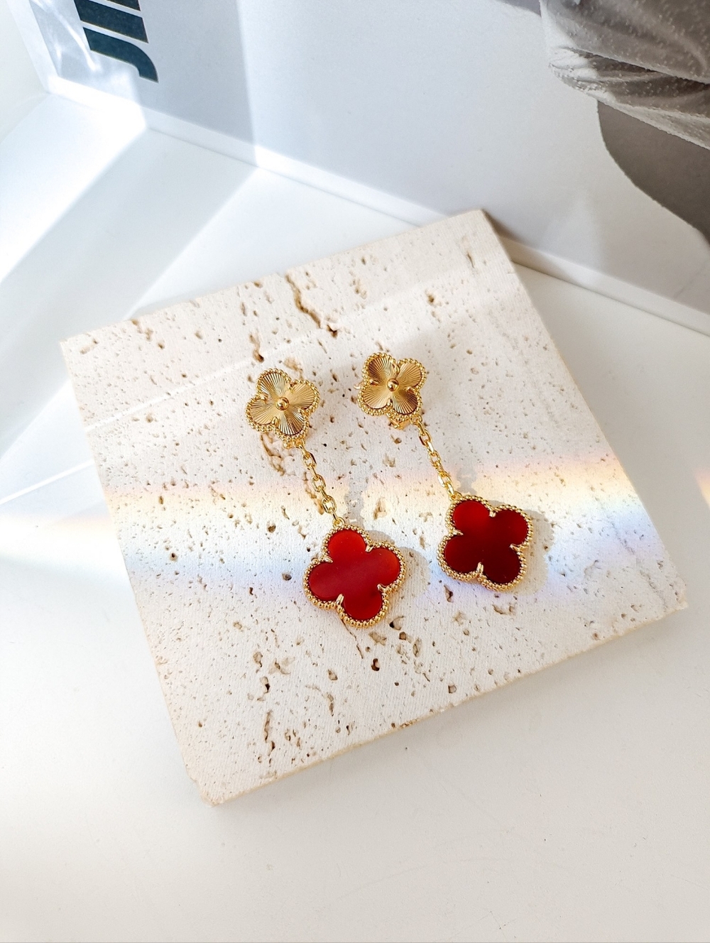 😘 Van Cleef & Arpels Magic Alhambra Collection Double-Flower Red Carnelian Earr - Picture 8 of 8